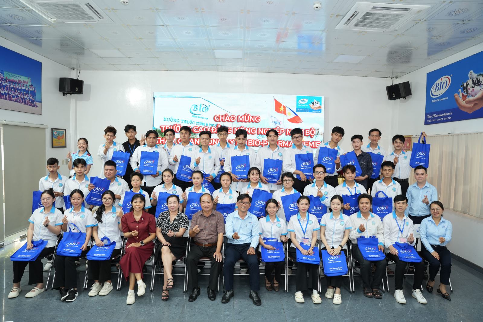 SINH VIÊN TRƯỜNG CAO ĐẲNG NÔNG NGHIỆP NAM BỘ THAM QUAN BIO-PHARMACHEMIE