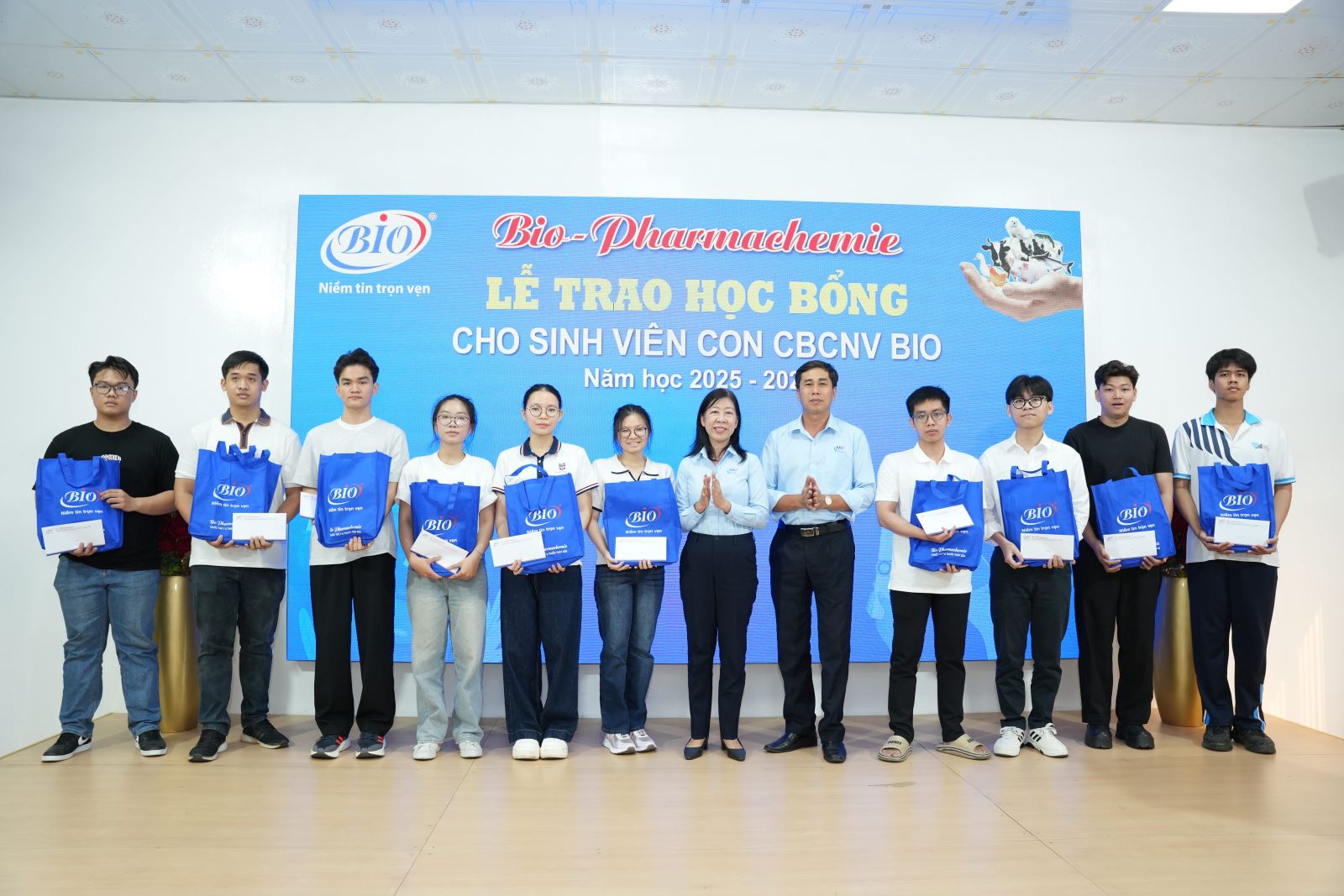 BIO-PHARMACHEMIE TỔ CHỨC LỄ TRAO HỌC BỔNG CHO SINH VIÊN CON CBCNV