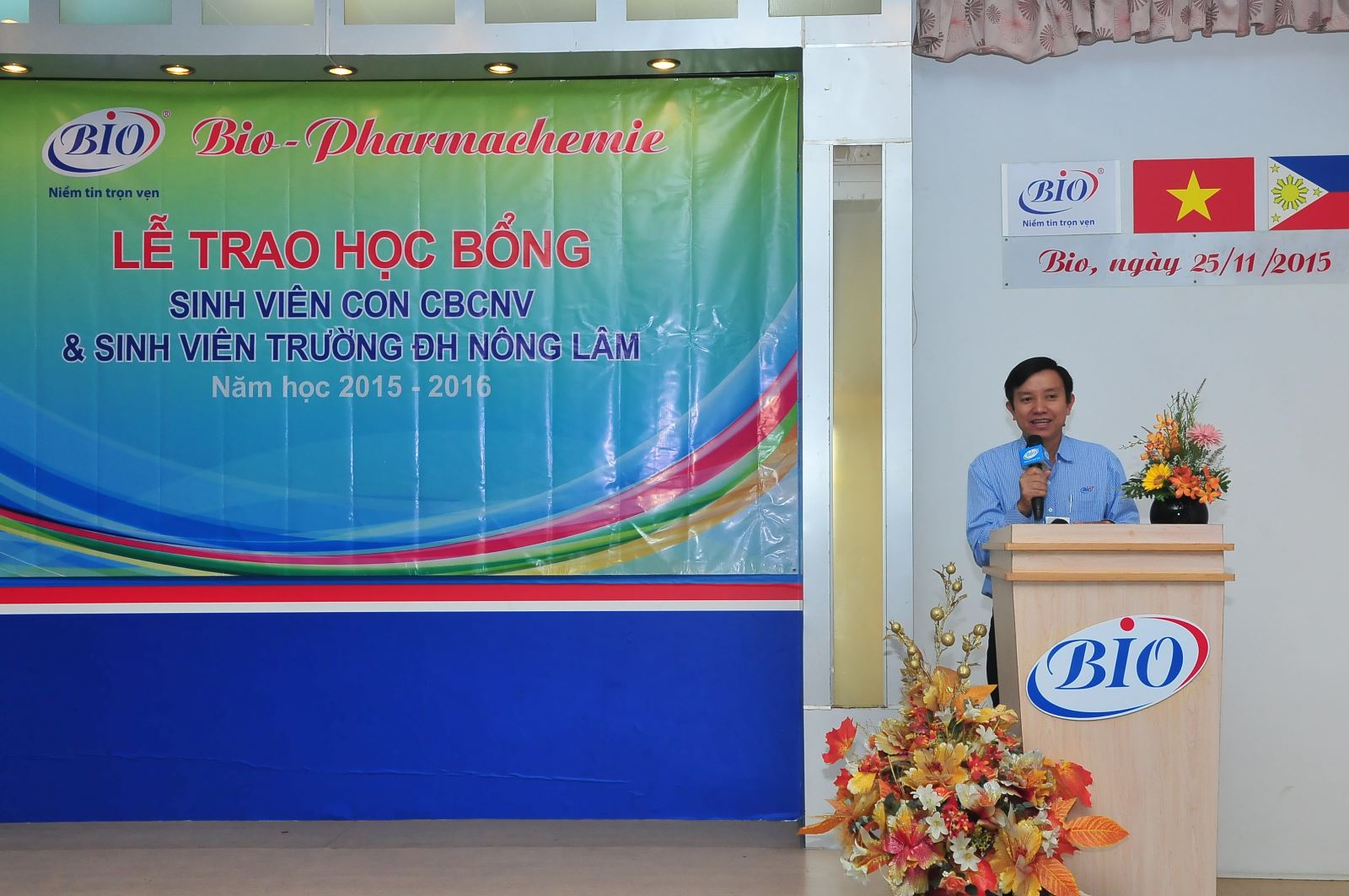 Ông Phạm Tấn Đà phát biểu kết thúc lễ trao học bổng